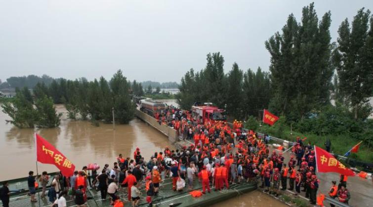 “逆行”重器中流擊水，創(chuàng)造救援速度奇跡<p>以精銳之“能”，護百姓之“安”，每一次極速救援，都是一場全力以赴，是承諾更是本色。<p>